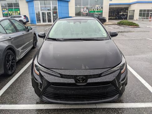 Used 2024 Toyota Corolla LE image 2