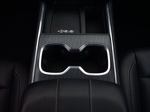 Used 2024 GMC Acadia Elevation image 36