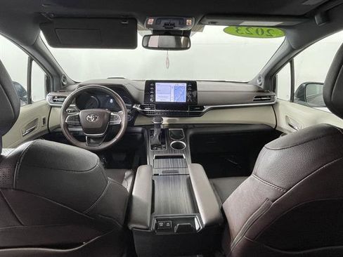 Certified 2023 Toyota Sienna Platinum image 12
