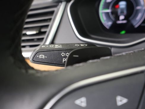 Used 2024 Audi Q5 e Premium w/ Convenience Package image 29