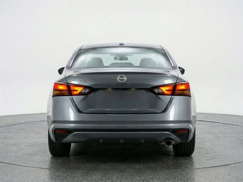 Used 2025 Nissan Altima 2.5 SV image 7