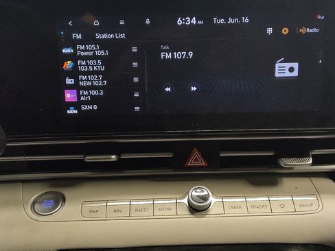 Used 2023 Hyundai Elantra Limited FWD image 25