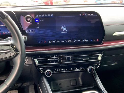 Used 2024 Chevrolet Traverse RS image 7