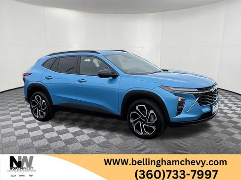 Used 2025 Chevrolet Trax RS w/ Driver Confidence Package FWD image 1