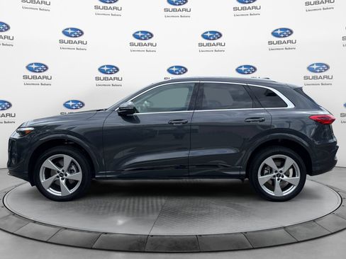 Used 2025 Audi Q5 Premium Plus w/ Premium Plus AWD/4WD image 2