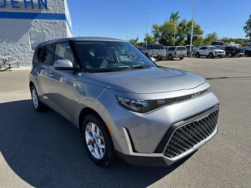 Used 2025 Kia Soul LX w/ LX Technology Package FWD image 10