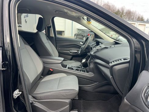Used 2018 Ford Escape SE image 12