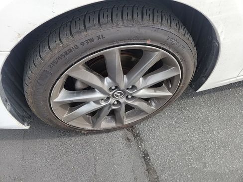 Used 2018 MAZDA MAZDA3 Touring image 9