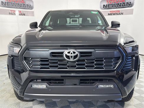 Used 2024 Toyota Tacoma TRD Off-Road image 9