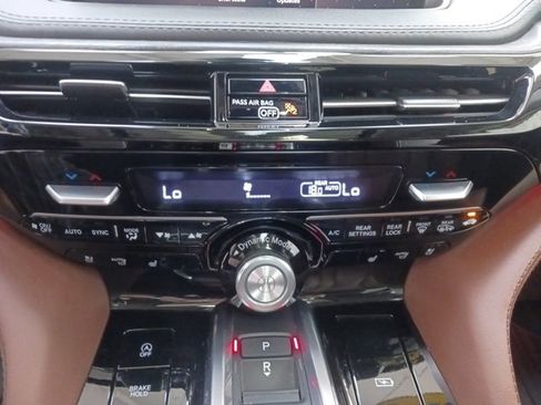Used 2023 Acura MDX SH-AWD w/ Advance Package image 24