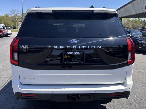Used 2025 Ford Expedition Active image 7