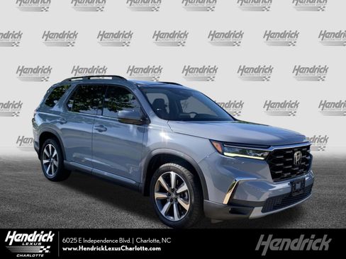 Used 2025 Honda Pilot Touring image 1