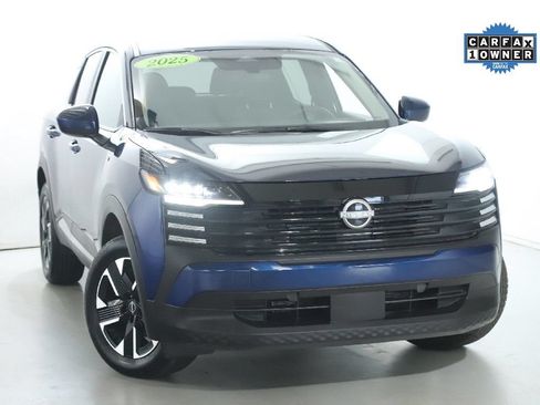 Certified 2025 Nissan Kicks SV AWD/4WD image 3