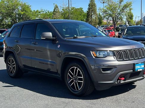 Used 2019 Jeep Grand Cherokee Trailhawk AWD/4WD image 3