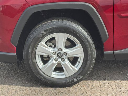 Used 2019 Toyota RAV4 XLE w/ Carpet Mat Package image 11