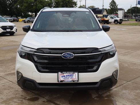 Used 2025 Subaru Forester Touring AWD/4WD image 2
