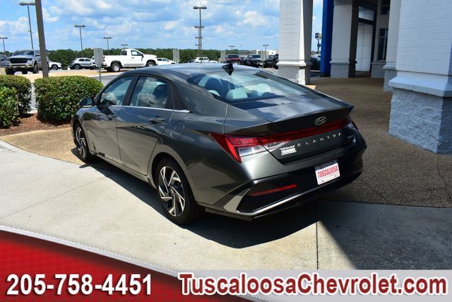 Used 2025 Hyundai Elantra Limited FWD image 8