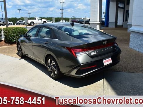 Used 2025 Hyundai Elantra Limited FWD image 8