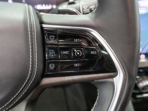 Used 2022 Jeep Grand Cherokee Overland RWD image 29