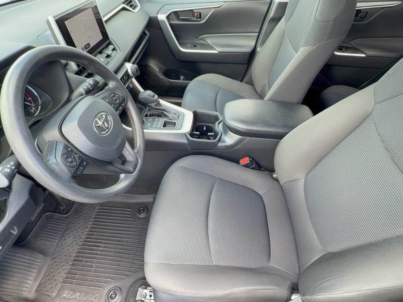 Used 2023 Toyota RAV4 LE AWD/4WD image 5