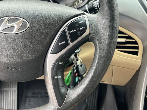 Used 2013 Hyundai Elantra GLS w/ Preferred Pkg FWD image 33
