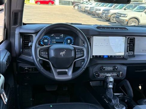 Used 2025 Ford Bronco Badlands AWD/4WD image 6
