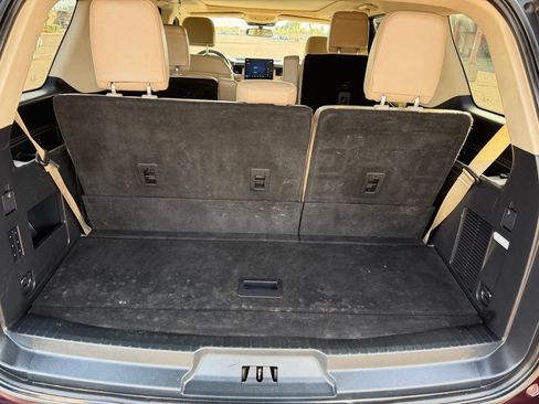 Used 2024 Ford Expedition Limited AWD/4WD image 16