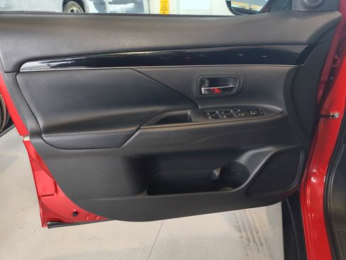Used 2019 Mitsubishi Outlander ES image 18
