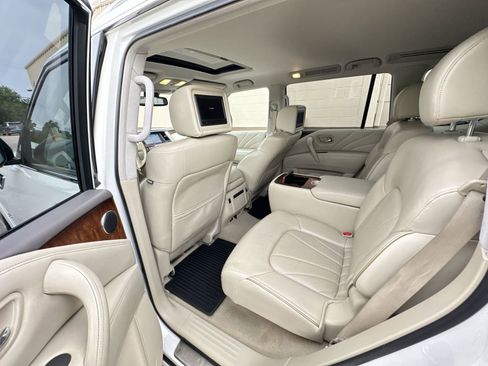 Used 2016 INFINITI QX80 4WD w/ Deluxe Technology Package image 26