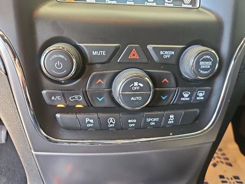 Used 2019 Jeep Grand Cherokee Laredo image 12