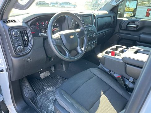 Used 2024 Chevrolet Silverado 2500 Custom w/ Custom Convenience Package image 18