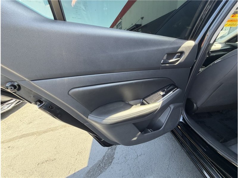 Used 2023 Nissan Altima 2.5 SV FWD image 17