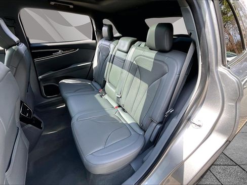 Used 2021 Lincoln Nautilus Reserve FWD image 26