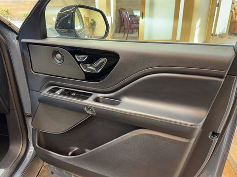 Used 2025 Lincoln Aviator AWD image 23