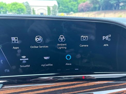 Used 2021 Cadillac Escalade Premium Luxury RWD image 30