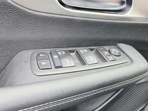 Used 2024 Chrysler Pacifica Limited w/ S Appearance Package FWD image 41