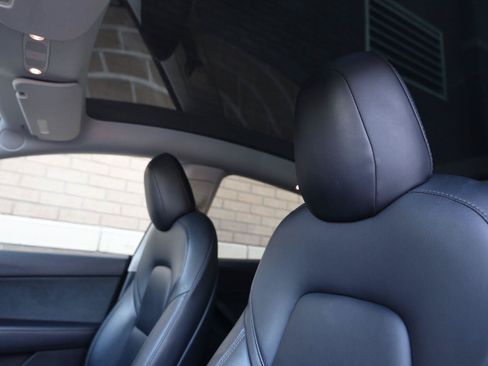 Used 2022 Tesla Model Y Long Range AWD/4WD image 16