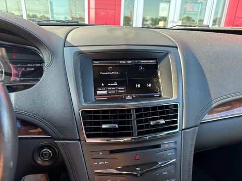 Used 2013 Lincoln MKT FWD image 13