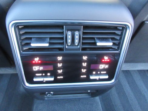 Used 2023 Porsche Cayenne image 43