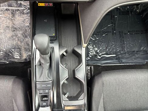 Used 2025 Toyota Camry LE image 39