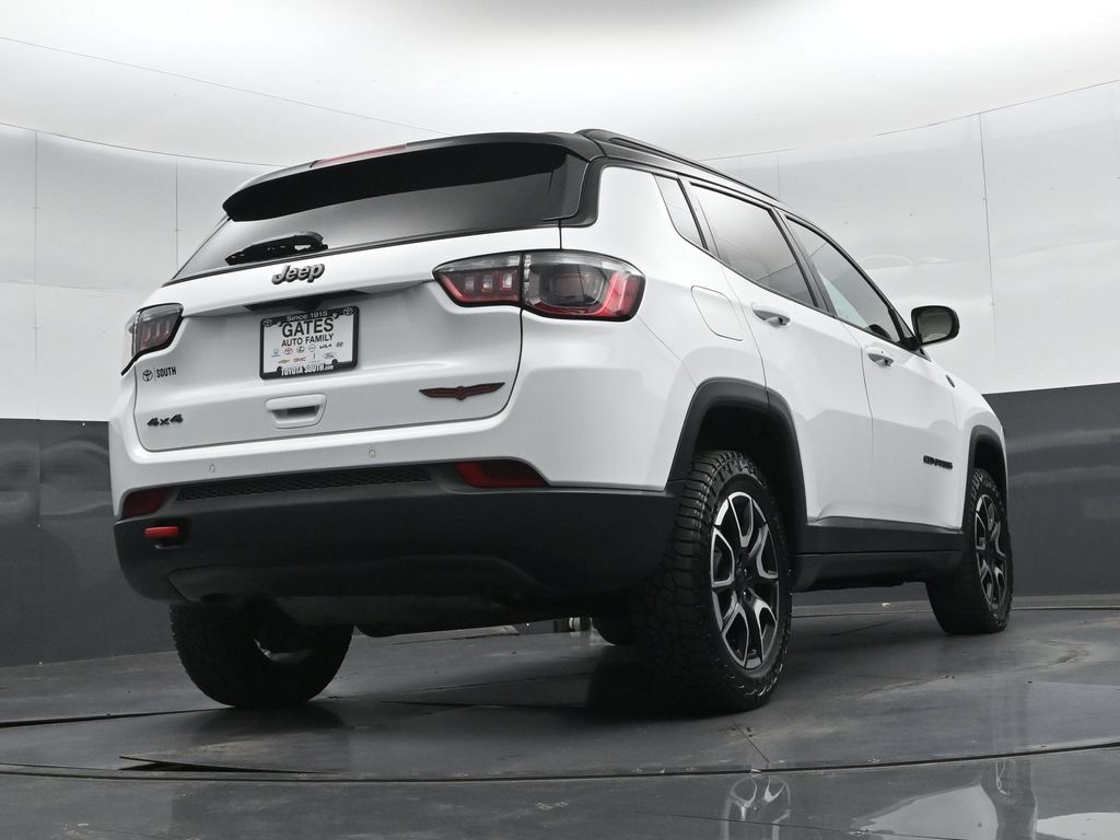 Used 2024 Jeep Compass Trailhawk AWD/4WD image 37
