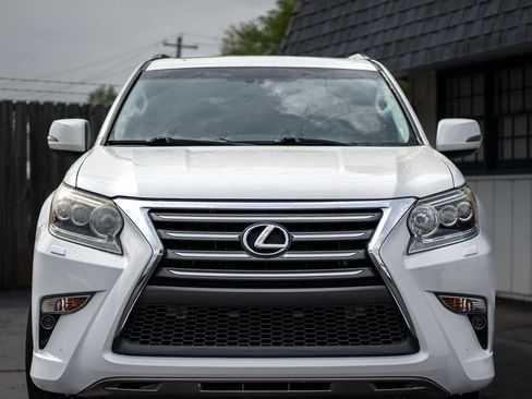 Used 2015 Lexus GX 460 Luxury w/ Premium Package image 2