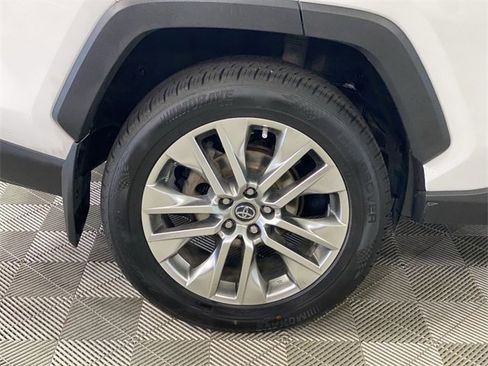 Used 2019 Toyota RAV4 XLE Premium image 39