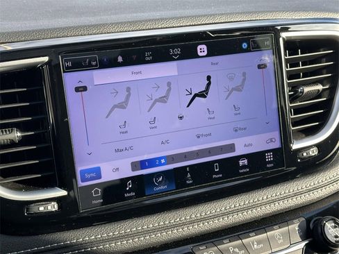 Used 2022 Chrysler Pacifica Limited image 28