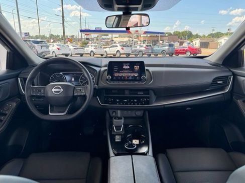 Used 2025 Nissan Rogue SV w/ SV Premium Package AWD/4WD image 7