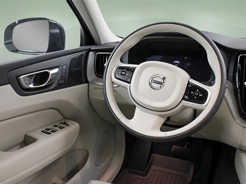 New 2025 Volvo XC60 B5 Ultra w/ Protection Package Premier image 15