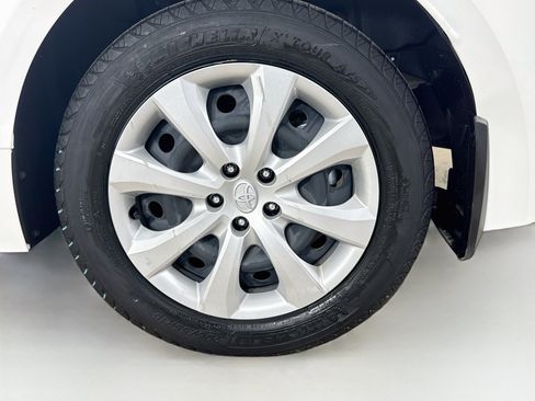 Used 2024 Toyota Corolla LE FWD image 31