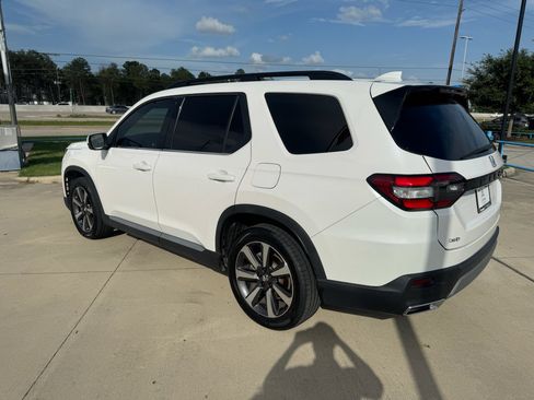 Certified 2025 Honda Pilot Elite image 6