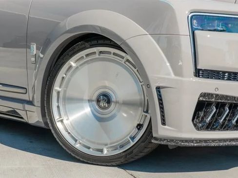 Used 2025 Rolls-Royce Cullinan Black Badge image 35