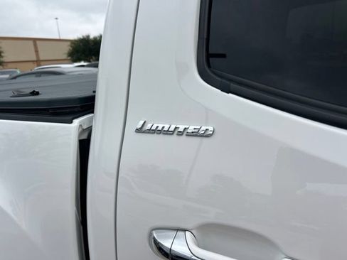 Used 2017 Toyota Tacoma Limited w/ Tow Package RWD image 4
